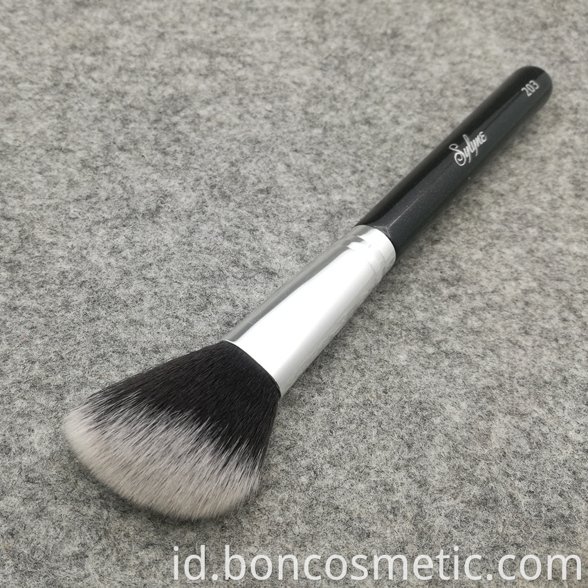 Angled Blush Brush